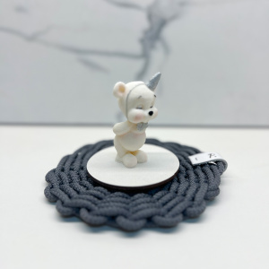 Фигурка из шоколадной глазури МИШКА ЗАДУВАЕТ СВЕЧКУ белый