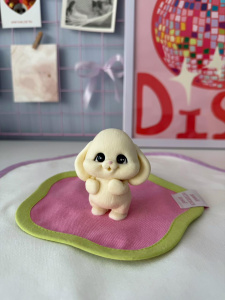 Фигурка из шоколадной глазури ЗАЙКА КРИСПИ 4х6х6,5см БЕЛАЯ