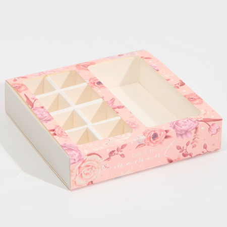 Коробка на 8 конфет+шоколадная плитка РОЗОВЫЕ ЦВЕТЫ 18х18х4см