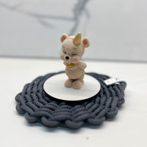 Фигурка из шоколадной глазури МИШКА ЗАДУВАЕТ СВЕЧКУ бежевый