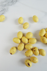 Драже ЯЙЦА с хрустящей начинкой ЖЕЛТЫЕ в крапинку 50 грамм