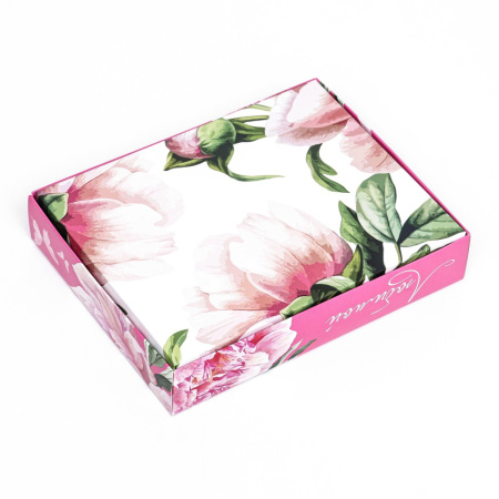 Коробка на 12 конфет ЛЮБИМОЙ розовые пионы 19х15х3,6см