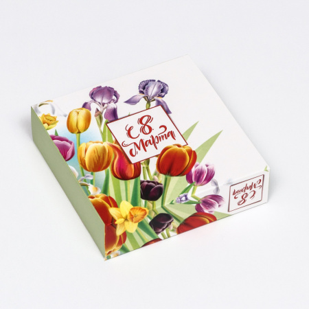 Коробка на 9 конфет 8 МАРТА зеленая с тюльпанами 13,7х13,7х3,5см