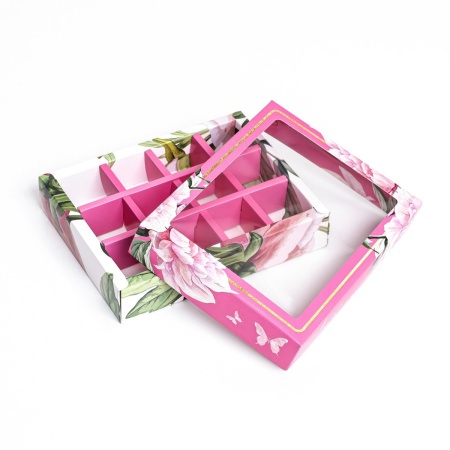 Коробка на 12 конфет ЛЮБИМОЙ розовые пионы 19х15х3,6см
