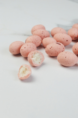 Драже ЯЙЦА с хрустящей начинкой ПУДРОВЫЕ в крапинку 50 грамм