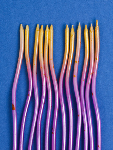 Свечи для торта коктейльные "Серпантин" градиент золотой-фиолетовый 12 штук