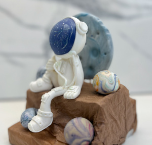 Фигурка из мастики КОСМОНАВТ