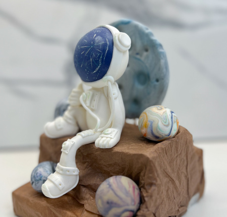 Фигурка из мастики КОСМОНАВТ